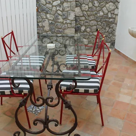 Diecisedici Guest house