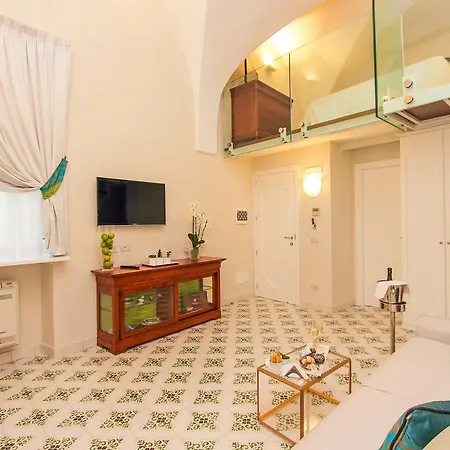 Diecisedici Guest house 3*