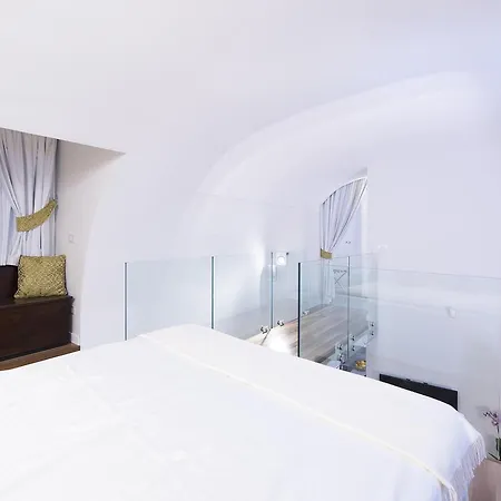 Guest house Diecisedici 3*