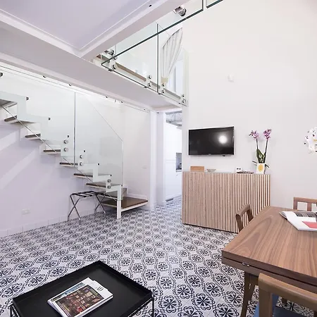 Guest house Diecisedici 3*